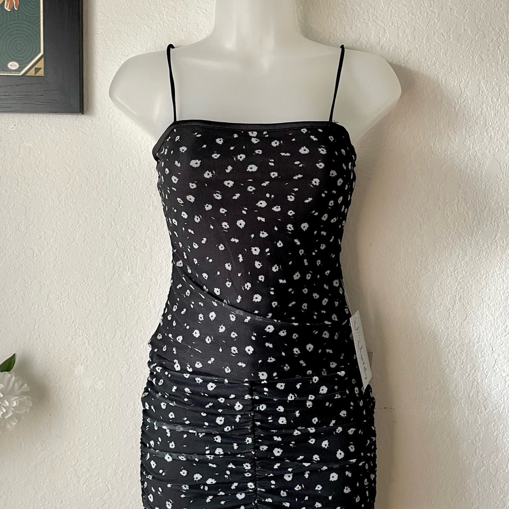 👙$5 Clear Out Sale👛 
Black and White Floral Print Cami +Skirt set